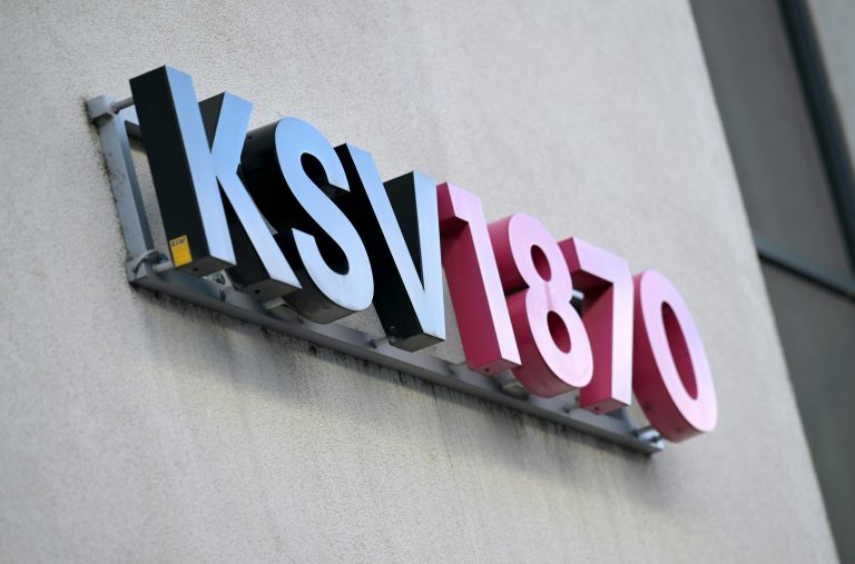 ABD0044_20240104 – WIEN –
STERREICH: ++ THEMENBILD ++ ZU APA0196 VOM 4.1.2024 – Illustration zum Thema “KSV1870”. Das Logo des Kreditschutzvereins KSV1870 aufgenommen am Donnerstag, 4. Jnner 2024, in Wien. Der Datenschtzer Max Schrems hat gegen den Kreditschutzverein von 1870 (KSV1870) eine Beschwerde und eine Anzeige eingebracht. – FOTO: APA/ROLAND SCHLAGER