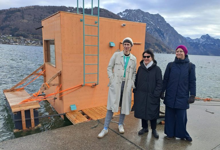 Simone Barlian, Elisabeth Schweeger und Sabine Pollak anlässlich der Eröffnung des “Plateau Blo”. <span class="copyright">APA/KERSTIN SCHELLER</span>