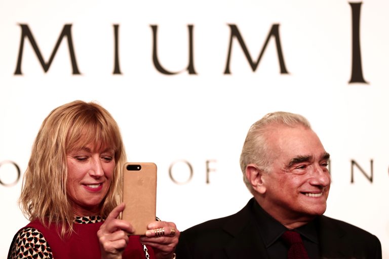 Cindy Sherman mit der Regie-Legende Martin Scorsese. <span class="copyright">AFP PHOTO / BEHROUZ MEHRI</span>