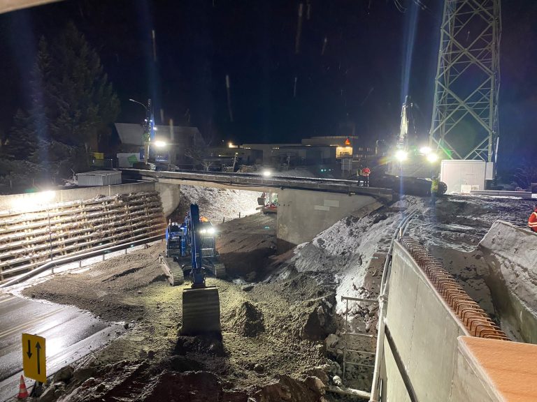Insgesamt fielen rund 300 Tonnen Schutt an, die noch in der Nacht abtransportiert wurden. <span class="copyright">ASFINAG</span>