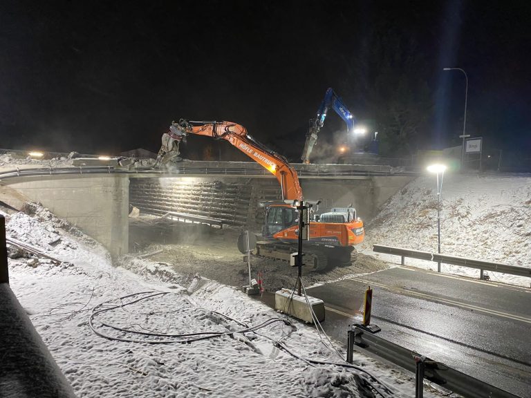 Für den Abriss musste die S 16 gesperrt werden. <span class="copyright">ASFINAG</span>