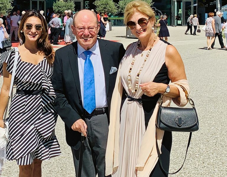 Ein Festspielbesuch mit Aidas Mutter Cornelia Gasser-Balamaci und ihrem inzwischen verstorbenen Stiefvater Siegfried Gasser.