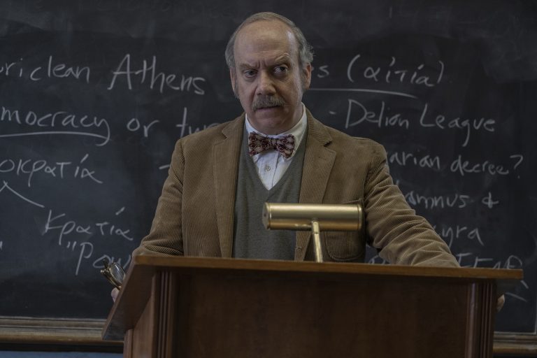 Der glupschäugige Paul Giamatti spielt Paul Hunham, einen brummigen Geschichtslehrer in einem Internat. <span class="copyright">ap </span>