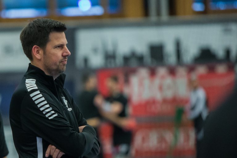 Der 45-Jährige hat die Ausbildung junger Spieler stets im Blick. <span class="copyright">VN/Steurer</span>