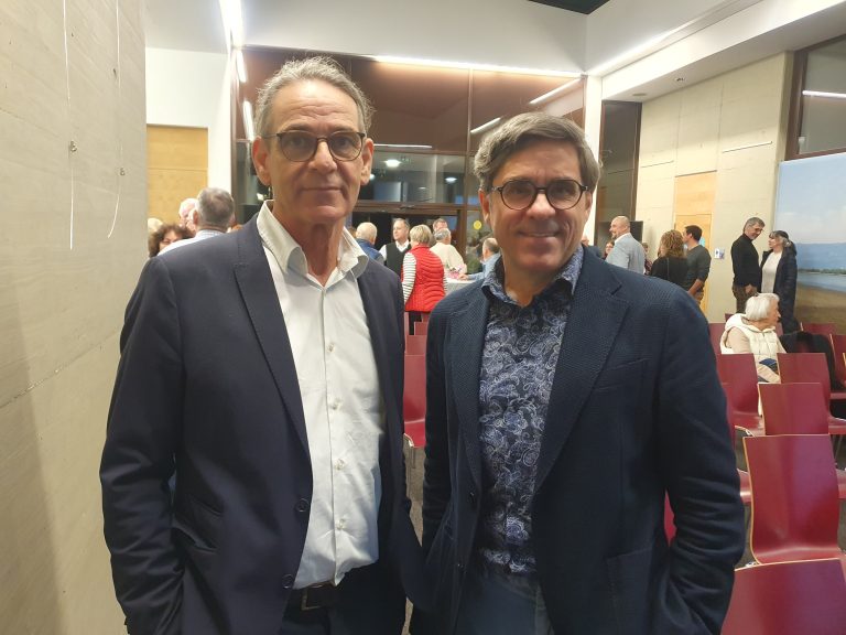 Der Fußacher Bürgermeister Peter Böhler gemeinsam mit dem Vortragenden und „Klimajäger“ Andreas Jäger.
