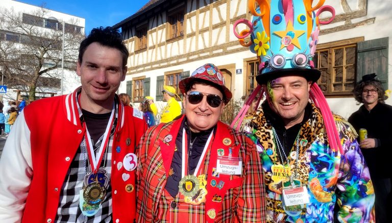 Bewährte Organisatoren des Lochauer Kinderfaschings: Roman Rist von der Berger Rockabilly-Zunft, Brigitte Praml-Sinz und Stefan Pienz von der Bäumler Paradise-Zunft. <span class="copyright">BMS/5</span>