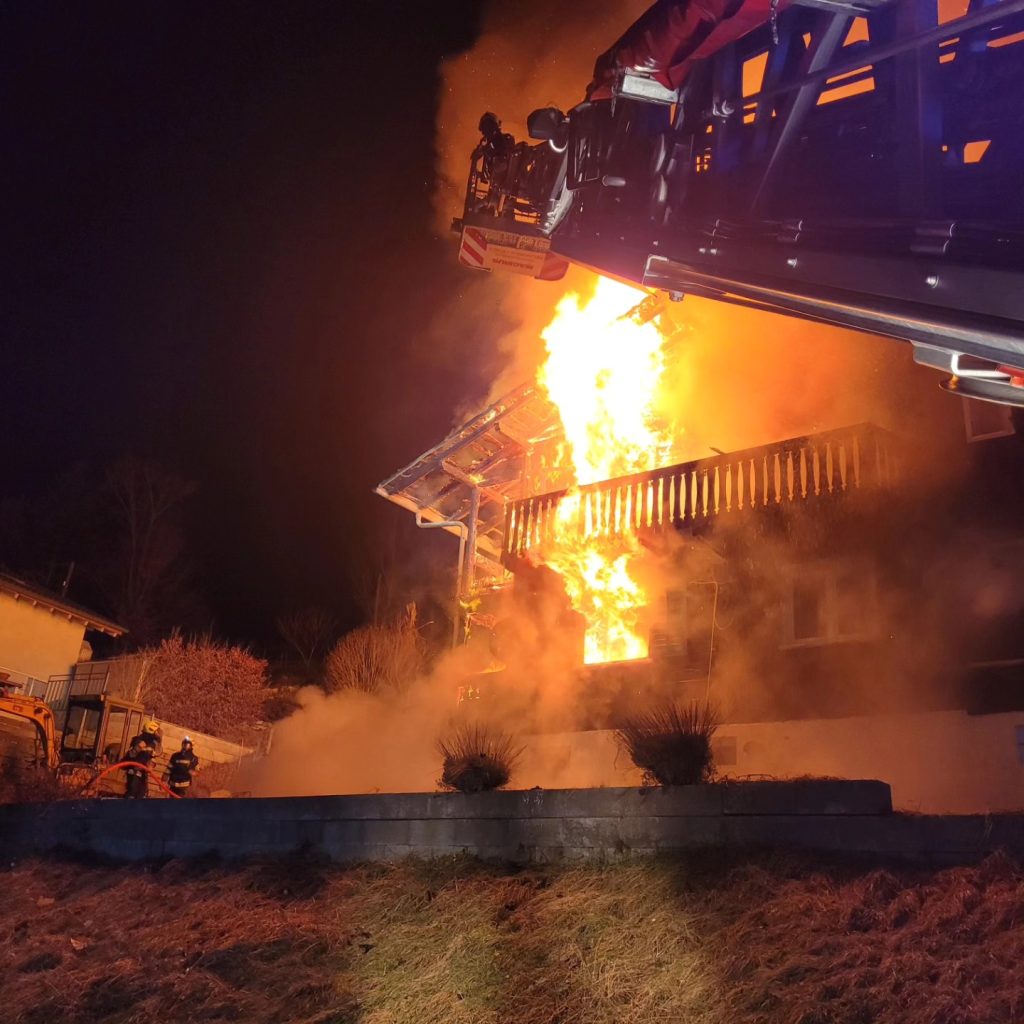 Wohnhausbrand in Göfis erfolgreich bekämpft
