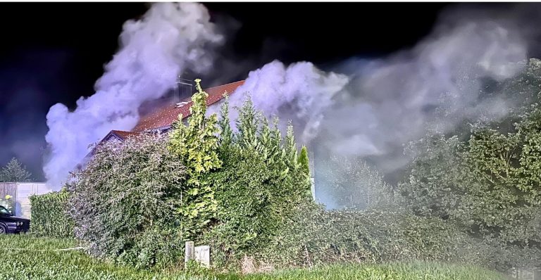 Die Explosion eines Gasgrills in einem Haus in Sulz führte zu einem Großeinsatz. <span class="copyright">Feuerwehr Sulz</span>