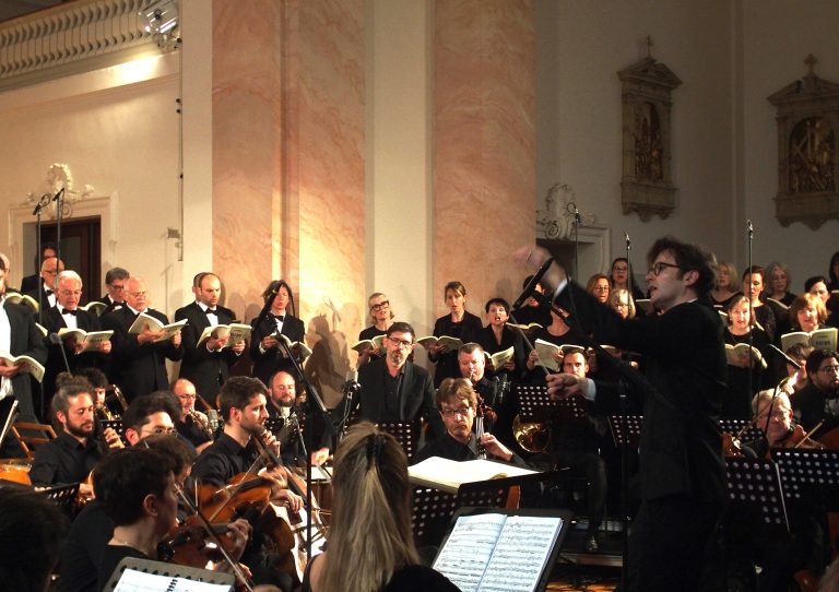 Seit der Gründung bildet die Kapelle der neuerdings zur Stella Privathochschule erhobenenen Bildungsanstalt in Feldkirch das ideale Ambiente für die groß besetzten Aufführungen der Chorakademie Vorarlberg.<span class="copyright"> fritz jurmann</span>