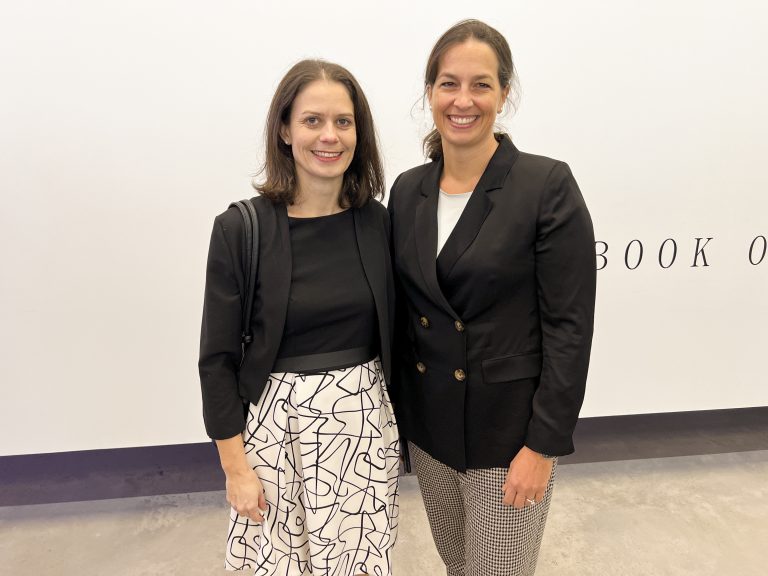Claudia Neumayer und Katharina Rhomberg-Shebl mischten sich unter die 400 Gäste.