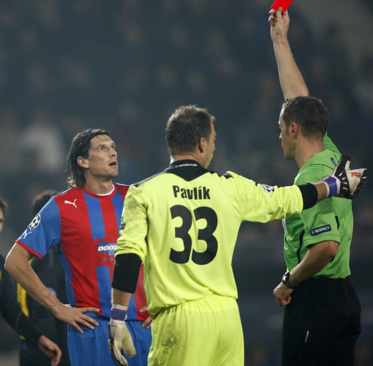 2011 leitete Robert Schörgenhofer die Champions-League-Partie Barcelona vs. Viktoria Pilsen. <span class="copyright">apa</span>