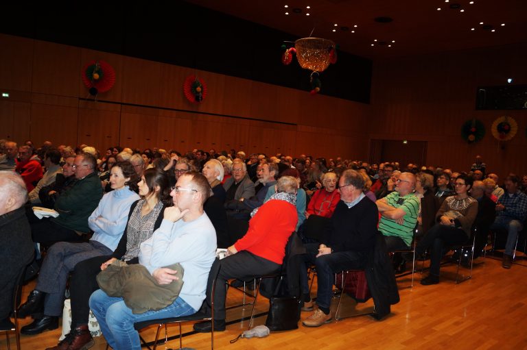 Der Saal war bis auf den letzten Platz besetzt.