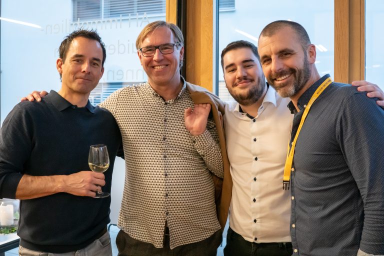 Mathias Giesinger von der Tischlerei Hutle, Herbert  und Leonardo Neyer von Infina und Daniel Hörburger von der Generali Löwenagentur. 