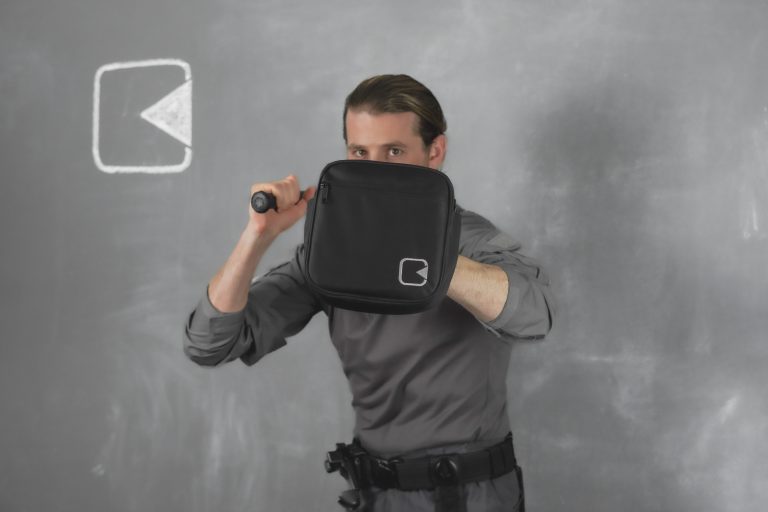 Schutzschild mit Tasche und Holster ist die bevorzugte Variante. FA