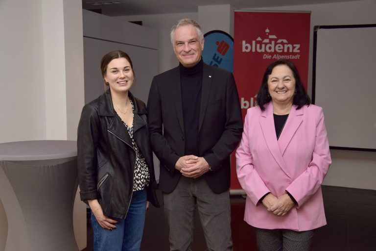  Rosa Lämmle (Stadtmarketing), Mario Leiter (Veranstaltungsmanagement) und Olga Pircher. <span class="copyright">sco</span>