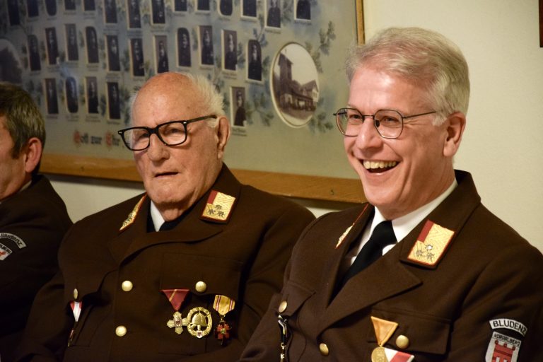 Zwei ehemalige Bludenzer Bezirksfeuerwehrinspektoren: Werner Schwarz (l.) und Christoph Feuerstein.