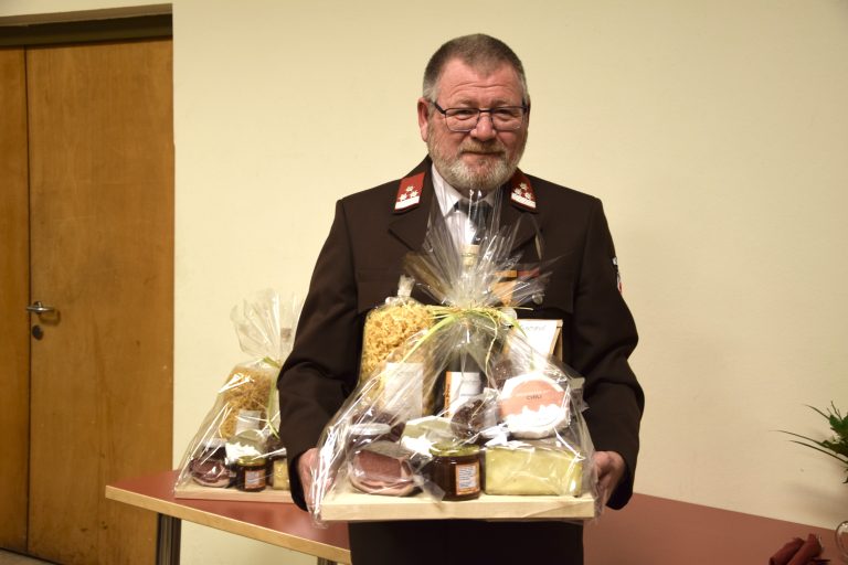 Bruno Köb wurde für 40 Jahre Mitgliedschaft zur Feuerwehr Bludenz geehrt.