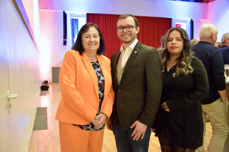 Von links: Olga Pircher (Landesfrauenvorsitzende, stellvertretende Bundesfrauenvorsitzende, SPÖ), Stadtrat Andreas Fritz-Wachter und Projektmanagerin Angie Battisti-Jenny. <span class="copyright">SCO</span>