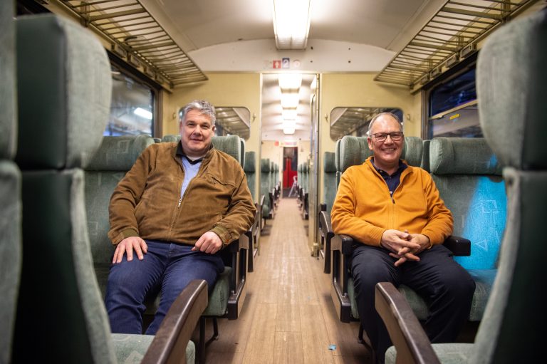 So sieht es in den ehemaligen ÖBB-Schlierenwagen aus, . . . 