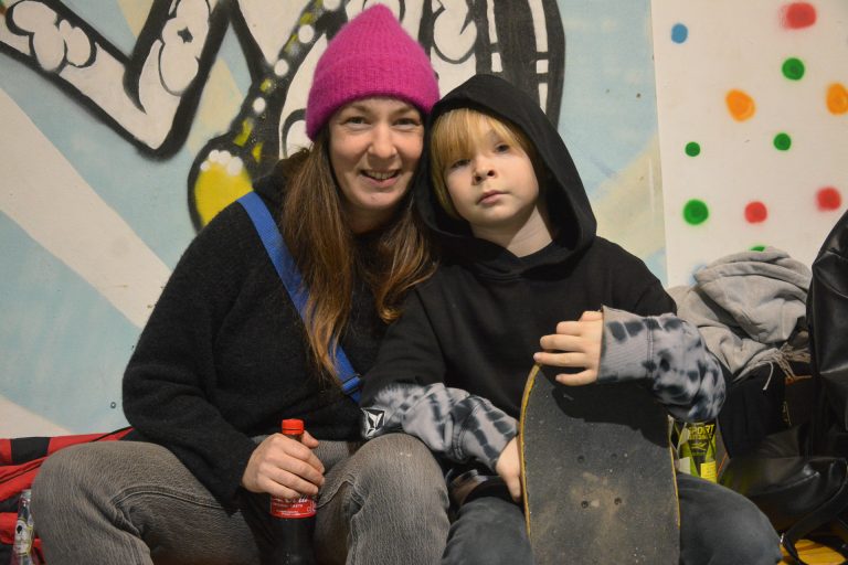 Regine Riedler und Sohn Mikka.