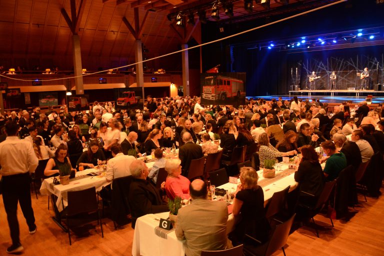 "Komm, stig in!" hieß das Motto des diesjähirgen Feuerwehrballes in Lustenau am Samstagabend. <span class="copyright">bvs</span>