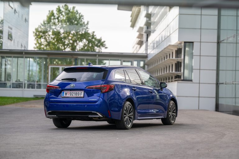 Der Vollhybrid des Toyota Corolla arbeitet sehr souverän.