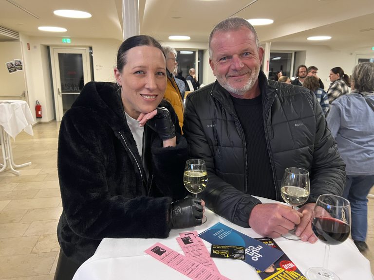 Elke Wurmitzer und Landtechniker Rainer Mehele hatten Spaß.