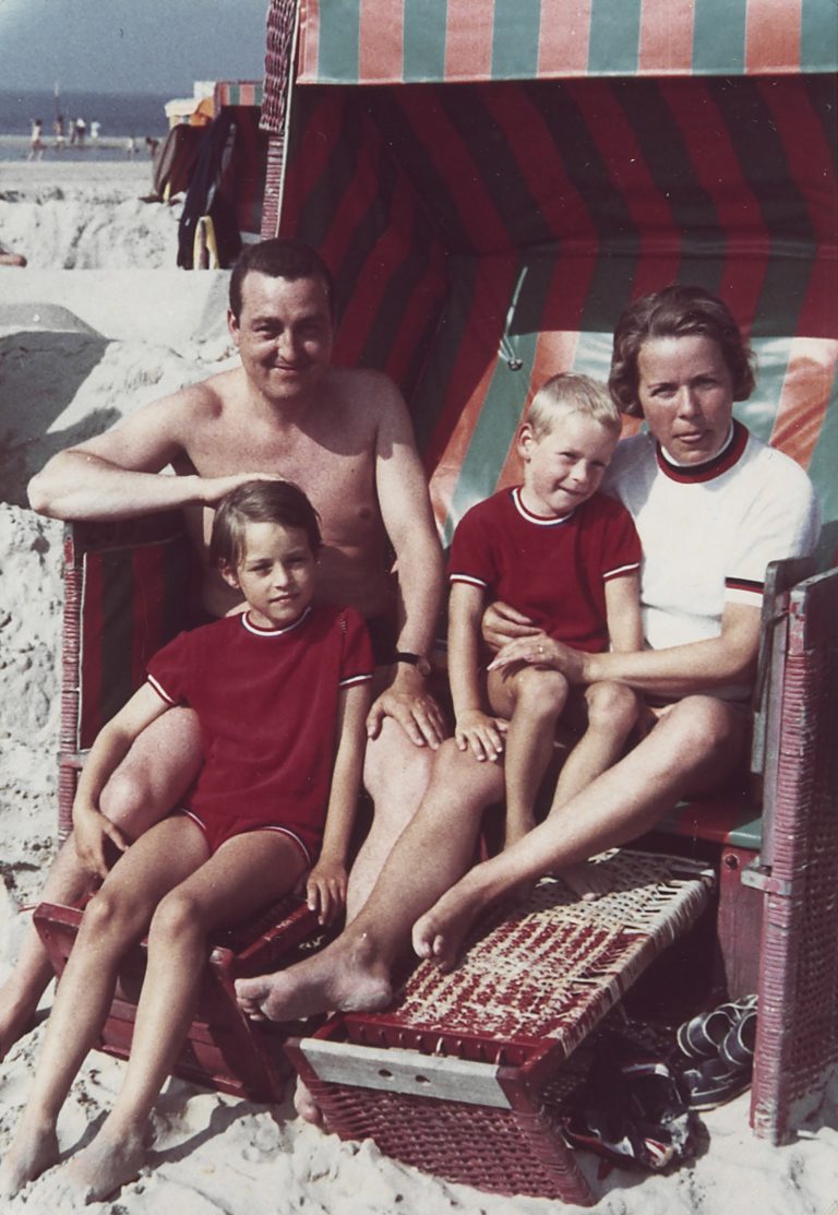 Die Familie Spitzar im Sommerurlaub an der Nordsee im August 1968. 
