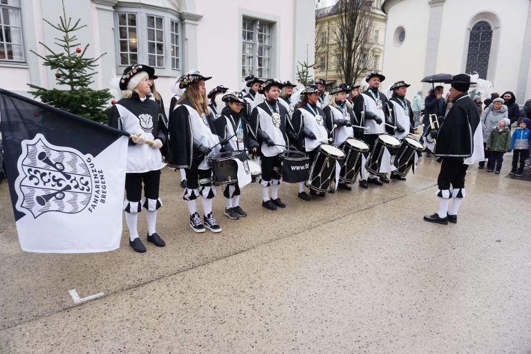 Jeder Auftritt des Prinzenpaares wird vom Fanfarenzug feierlich angekündigt.