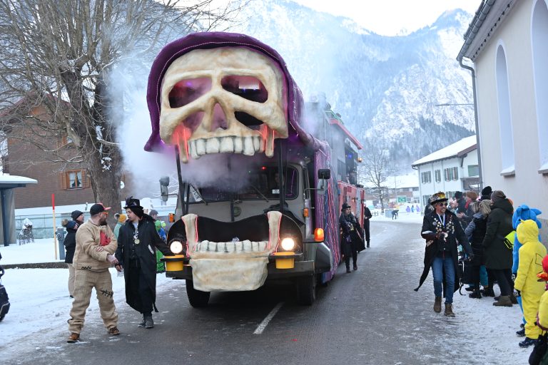 Dieser coole Wagen heizte den Besuchern so richtig ein.