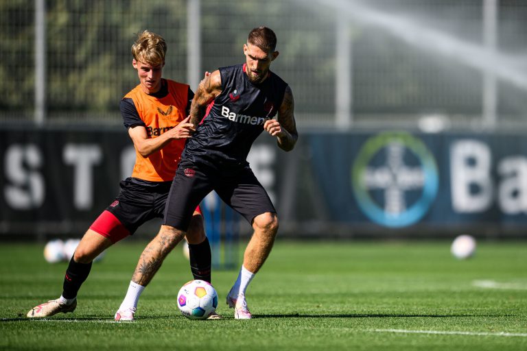 Filip Milojevic im Training gegen Robert Andrich.