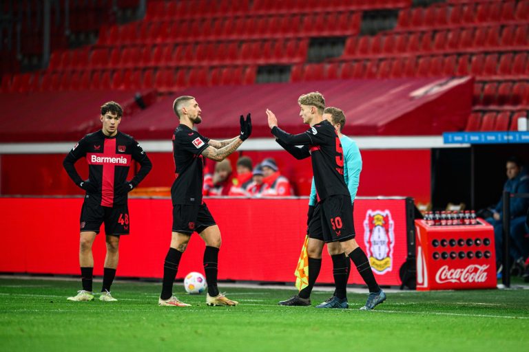 Der Moment der Einwechslung: Filip Milojevic kommt für Robert Andrich ins Spiel.