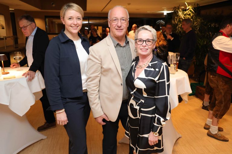 Bizebgm. Andrea Kerbleder, Günter und OV Silvia Fröhle.