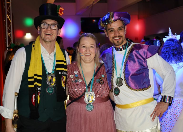 Prinz Florian, Prinzessin Desiree und FC-Obmann Julian Halder (v.l.).