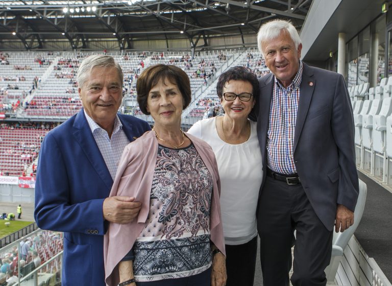 UEFA-Richter Thomas Partl (ganz rechts) in seiner Kärntner Heimat.<span class="copyright"> Gepa</span>