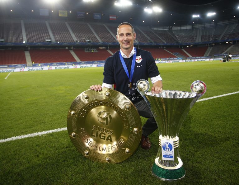 Seit dem Einstieg in den Fußball gab es 14 Meistertitel für Red Bull Salzburg, unter anderem mit Trainer Adi Hütter. <span class="copyright">Gepa</span>