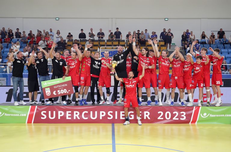 Mit Hard holte Horvat viermal den Supercup, wurde Meister 2021 und ÖHB-Cupsieger 2018.