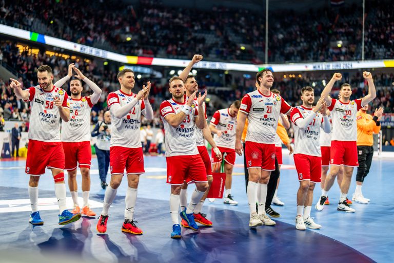 Die kroatischen Spieler bei der EURO 2024 nach dem 39:29-Kantersieg gegen Spanien. <span class="copyright">GEPA</span>