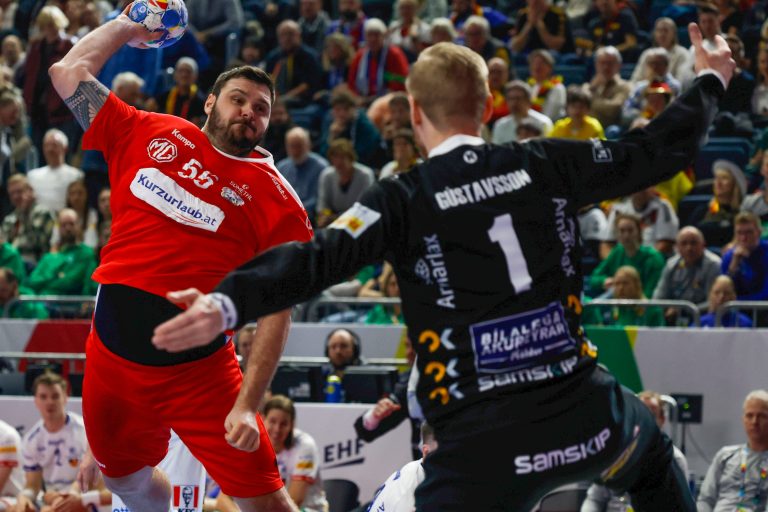 In seinem 100. Länderspiel war Tobi Wagner mit sieben Toren erfolgreichster Werfer, konnte die 24:26-Niederlage gegen Island aber nicht verhindern. <span class="copyright">GEPA</span>
