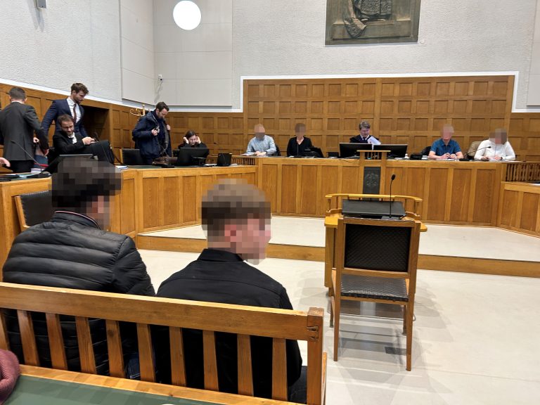 Weitere Beschuldigte vor dem Schöffensenat. 
