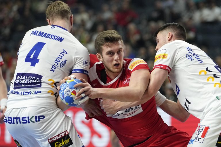 Kapitän Mykola Bilyk stufte die Leistung bei der EURO 2024 über jene bei der Heim-EM vor vier Jahren. <span class="copyright">Reuters</span>