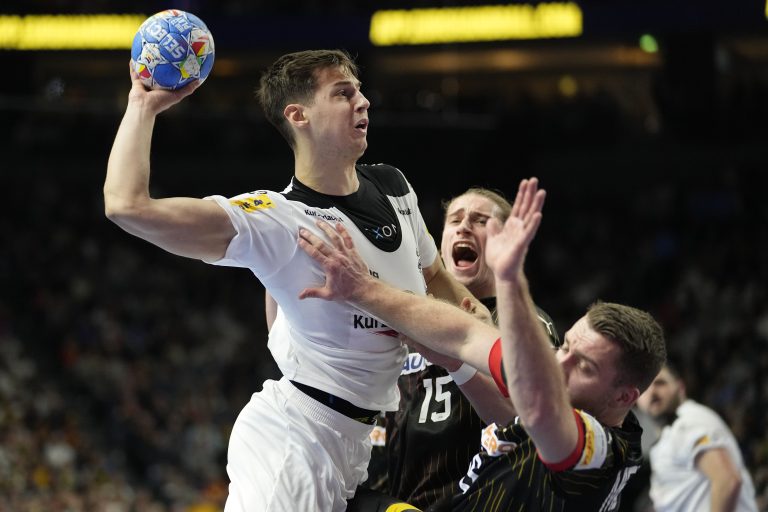 Markus Mahr lässt sich auch von der deutschen Abwehr nicht stoppen. <span class="copyright">AP</span>