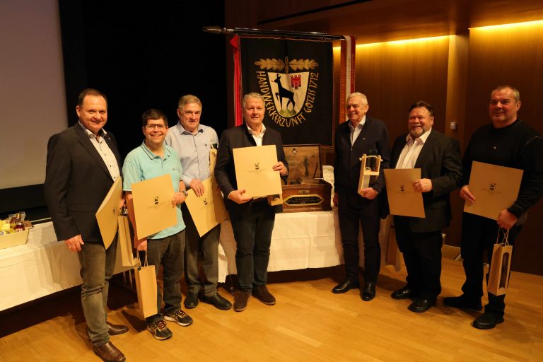 Die Jubilare Helmut Gstöhl, Andreas Baldauf, Norbert Mayer, Gerd Loacker, Werner Hug, Hermann Lampert und Ernst Salzgeber.