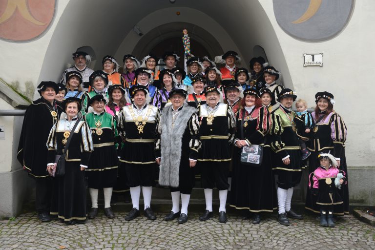 Die Spältabürger sind fürs Faschingswochenende "grüscht". <span class="copyright">Spältabürger / Arnold Baur</span>