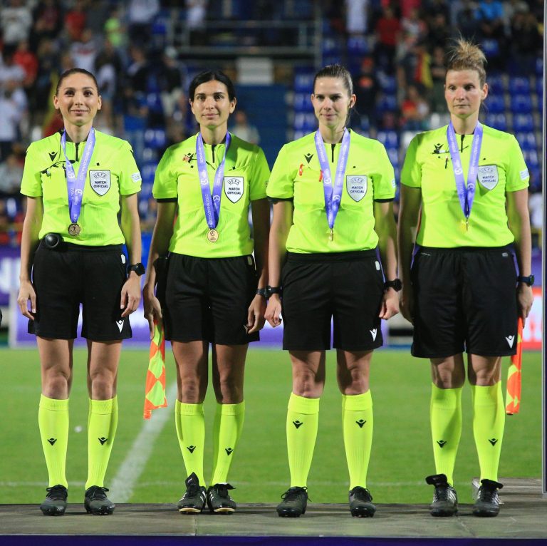 Amina Gutschi (zweite von links) mit dem Team beim Finale der U-17-EM. <span class="copyright">VN</span>
