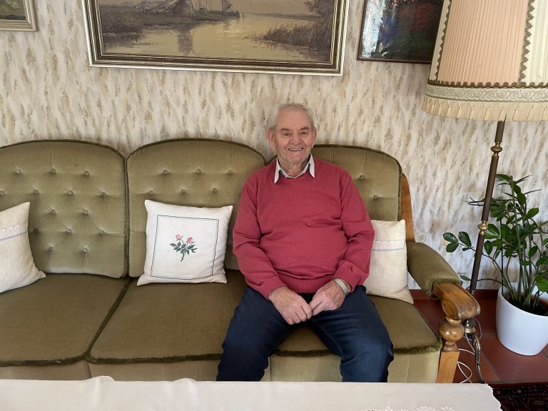 Karl Oswald ist mit 90 Jahren noch ein rüstiger Mann. <span class="copyright">kum</span>
