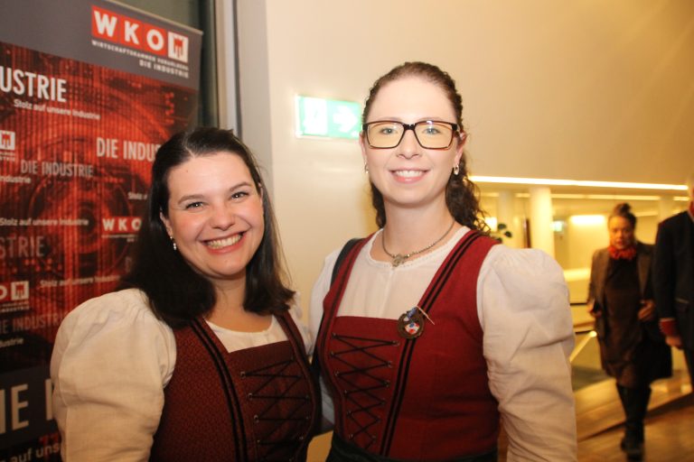 Sabrina Wehinger und Nathalie Koch.