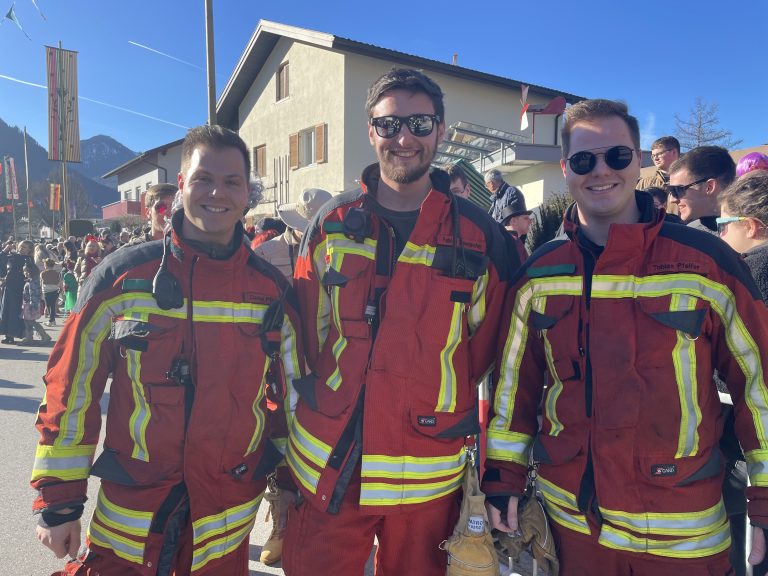 Daniel Pfeifer, Fabian Esensohn und Tobias Pfeifer von der Feuerwehr Bludenz sind wieder beim Maskenlauf im Einsatz. <span class="copyright">VN/MEF</span>