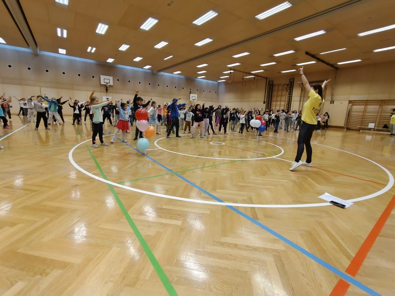 Beim gemeinsam mit Sevcan einstudiertem Tanz waren alle Kinder aus dem Häuschen.