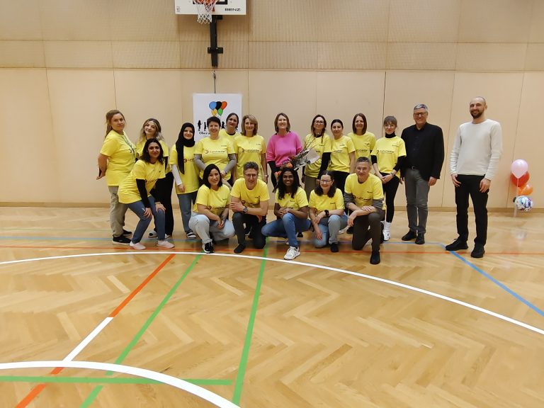 Die Organisatoren des Hochschullehrgangs Freizeitpädagogik mit Volksschuldirektorin Inge Fitzi, Bürgermeister Wolfgang Matt und Ruben Marte (Kinder, Schulen, Sport). 